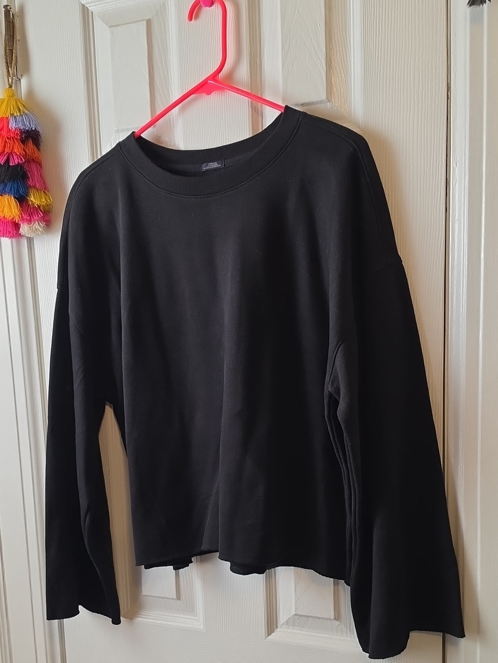 NWT GAP Black Crewneck Sweatshirt WITH WIDE SLEEVES AND RAW HEM